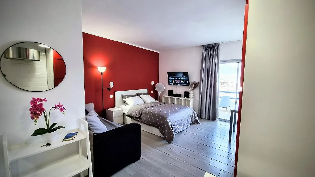 בית נופש אדחה Stunning Studio With A Sea View And Pool, Paraiso Del Sur 1309 ספרד